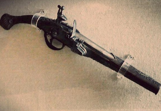 Ντοκουμέντο: η αυθεντική πιστόλα του Αθανάσιου Διάκου από τη φονική μάχη της Αλαμάνας. Βρήκε μαρτυρικό θάνατο λέγοντας «εγώ Γραικός γεννήθηκα, Γραικός και θ’&nbsp;αποθάνω!»