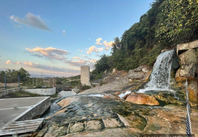 Η ξεχασμένη ιαματική πηγή των Θερμοπυλών, όπου πλενόταν ο μυθικός Ηρακλής και οι Σπαρτιάτες του Λεωνίδα για να ανακτήσουν&nbsp;δυνάμεις